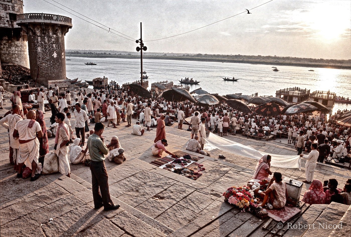 Reportage Inde 1977 — Pèlerins venus de toute l'Inde, Varanasi 1977
