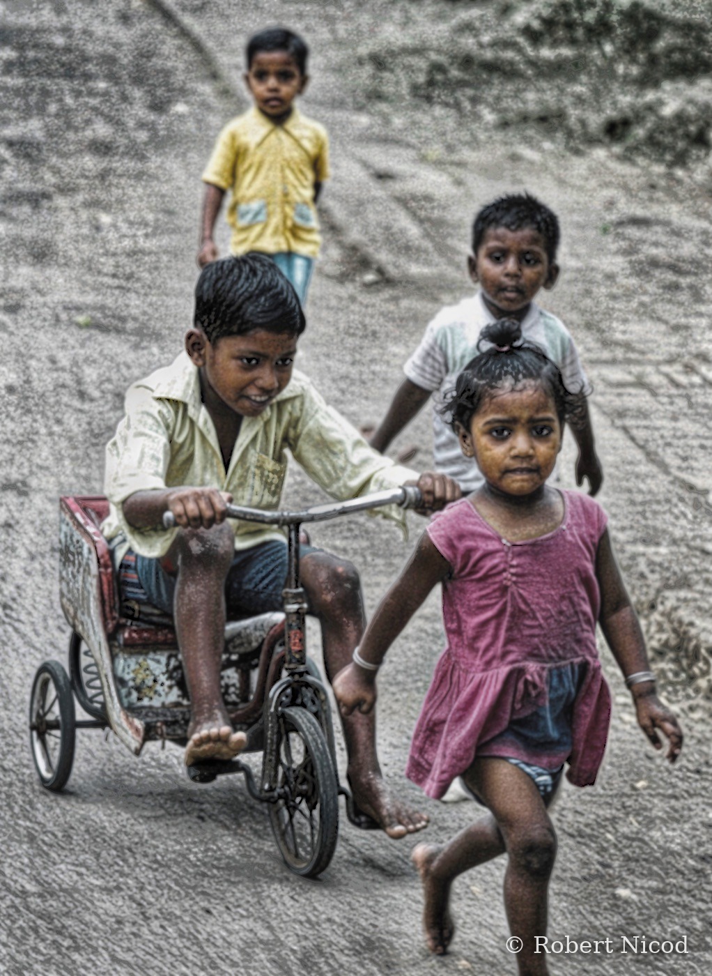 Reportage Inde 1977 — Petit tourment, entre rires et taquineries, Delhi 1977