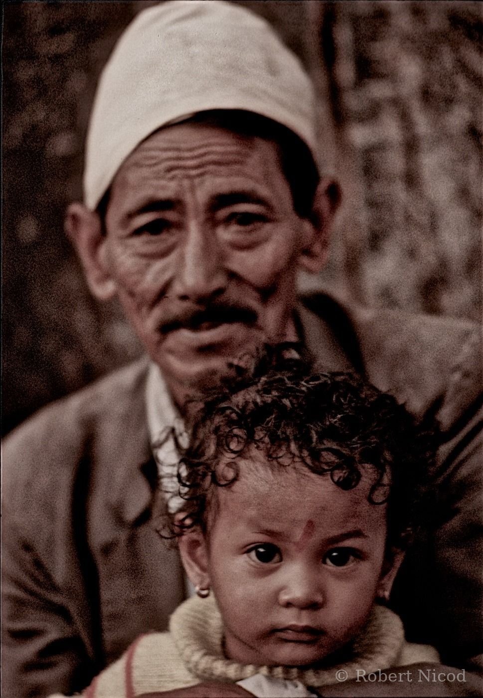 Reportage Népal 1977 — Deux âges, un même regard, Népal 1977