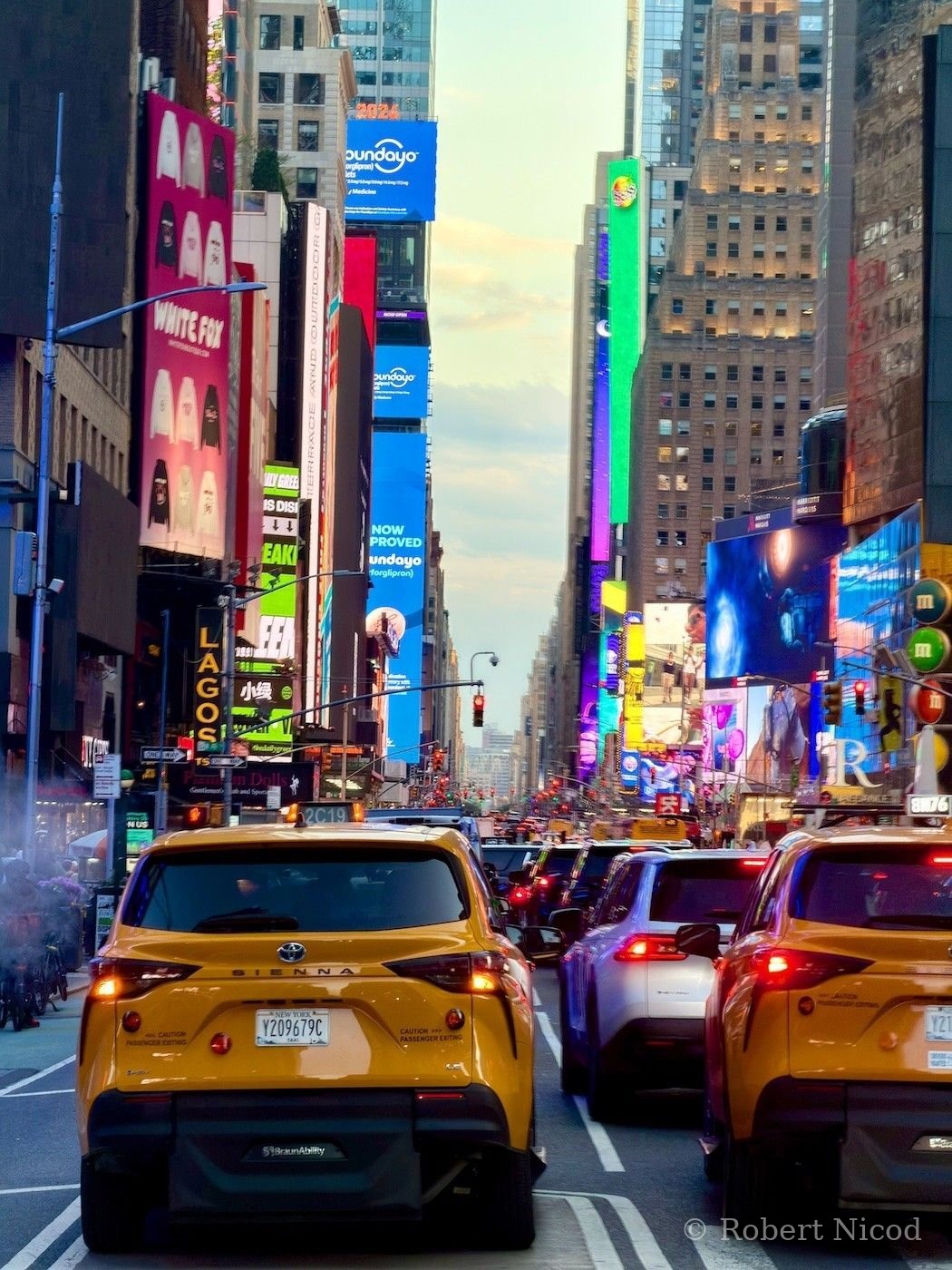 New York — Les taxis jaunes, éternels figurants, Times Square