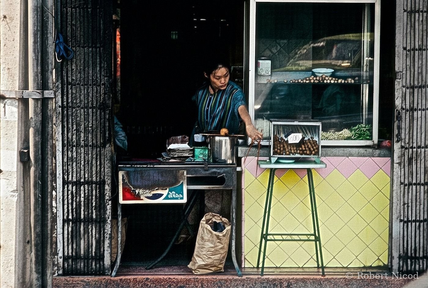 Reportage Thaïlande 1980 — Snack thaïlandais, Bangkok 1980