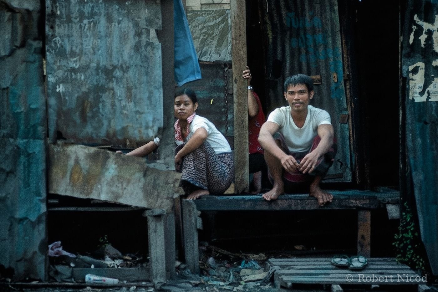 Reportage Thaïlande 1980 — Habitation en tôle, dans la périphérie de la ville, Bangkok 1980