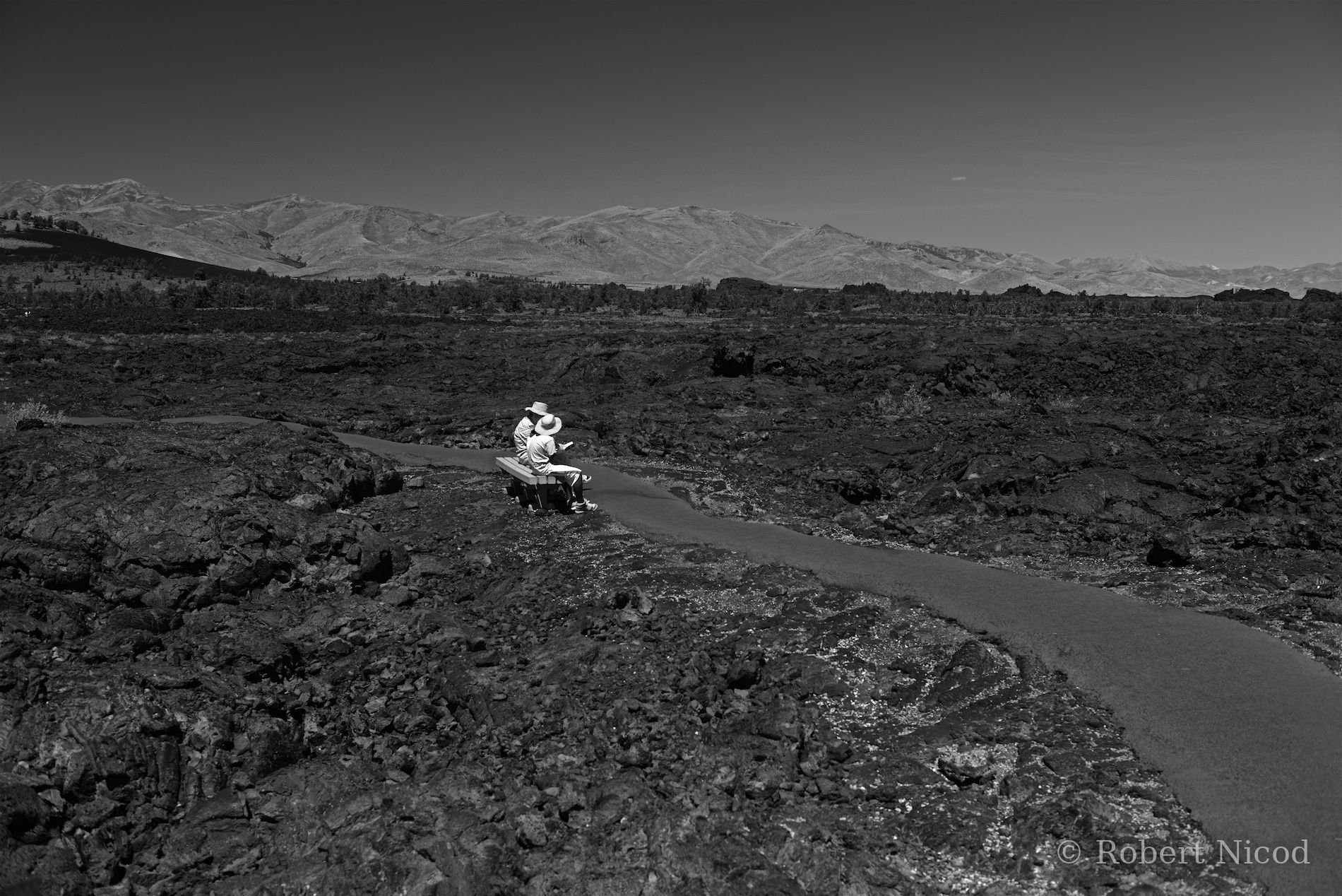 Des touristes à l'Ouest — Père et fils, leçon de volcanologie, Craters of the Moon, Idaho